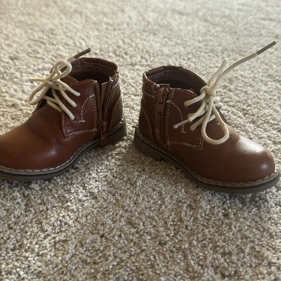 Steve Madden | Boy's Tchuka Chukka Boot - Picture 3 of 5
